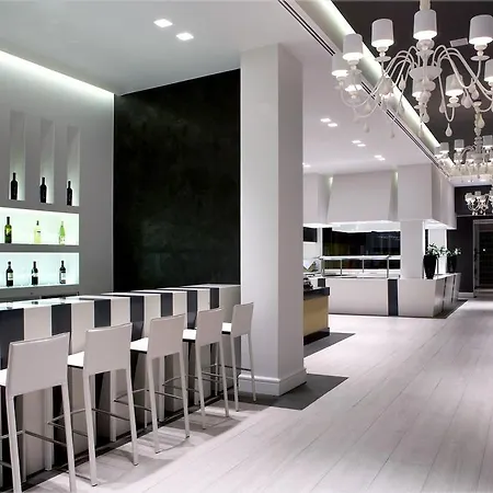 佩拉格斯套房酒店 酒店