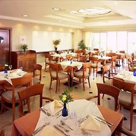 佩拉格斯套房酒店 酒店